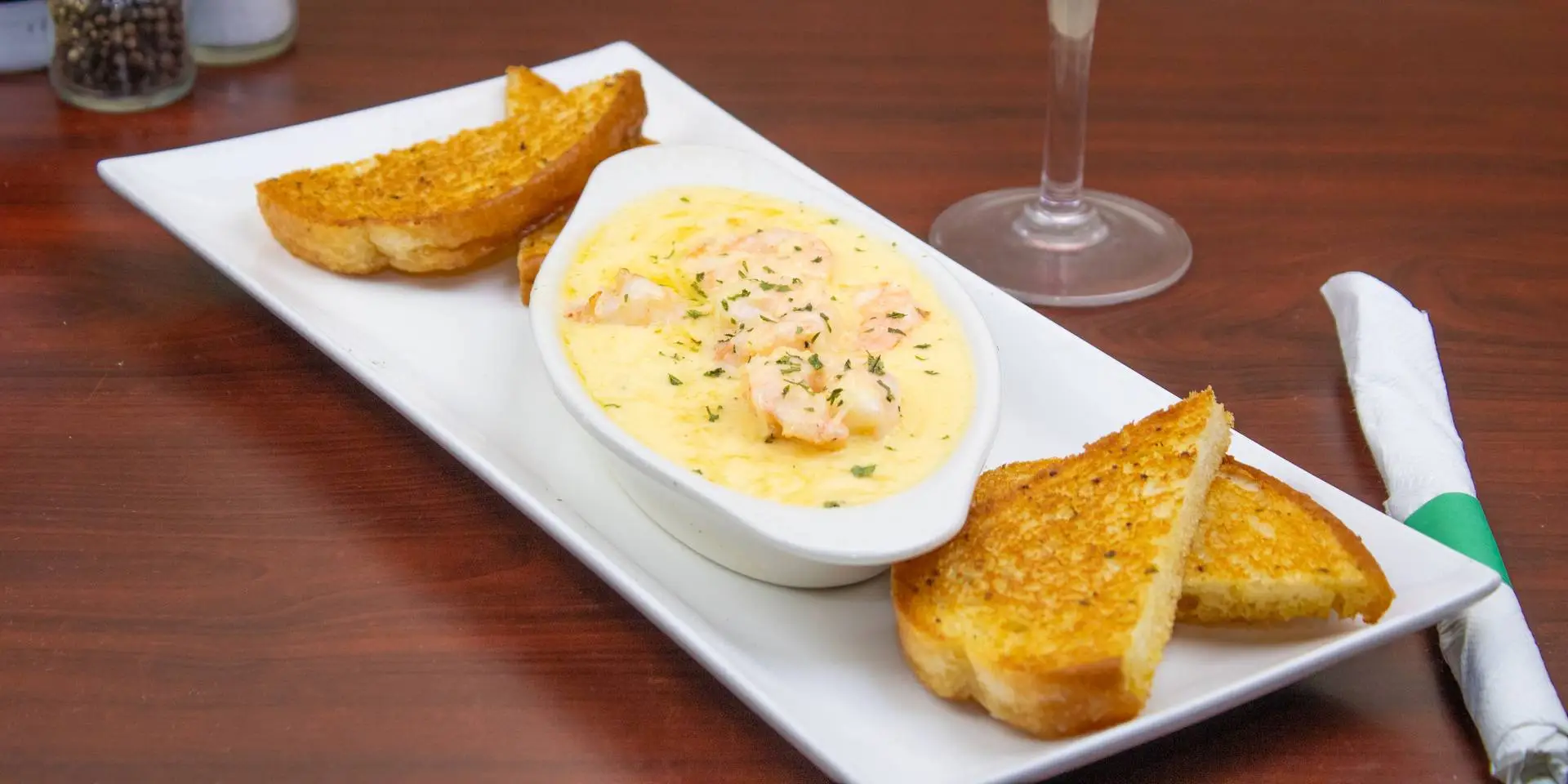 Ray's Hideaway Restaurant & Bar