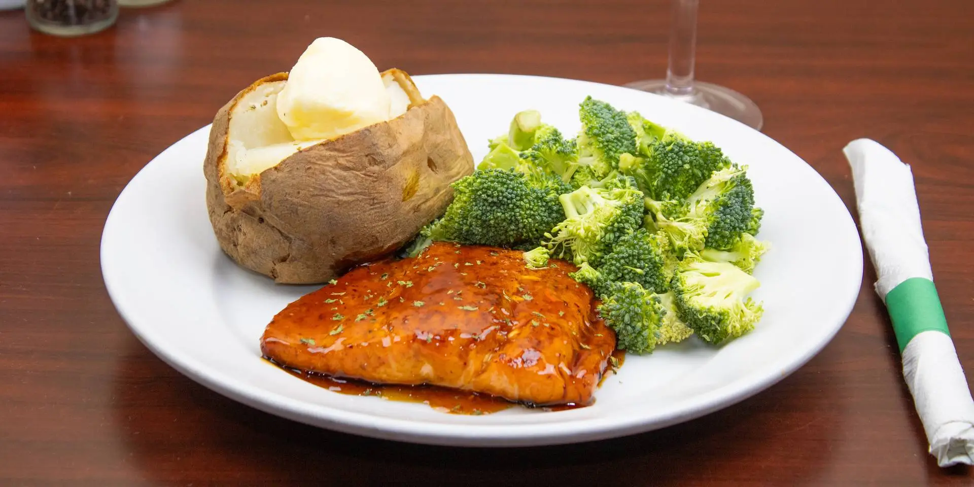 Ray's Hideaway Restaurant & Bar