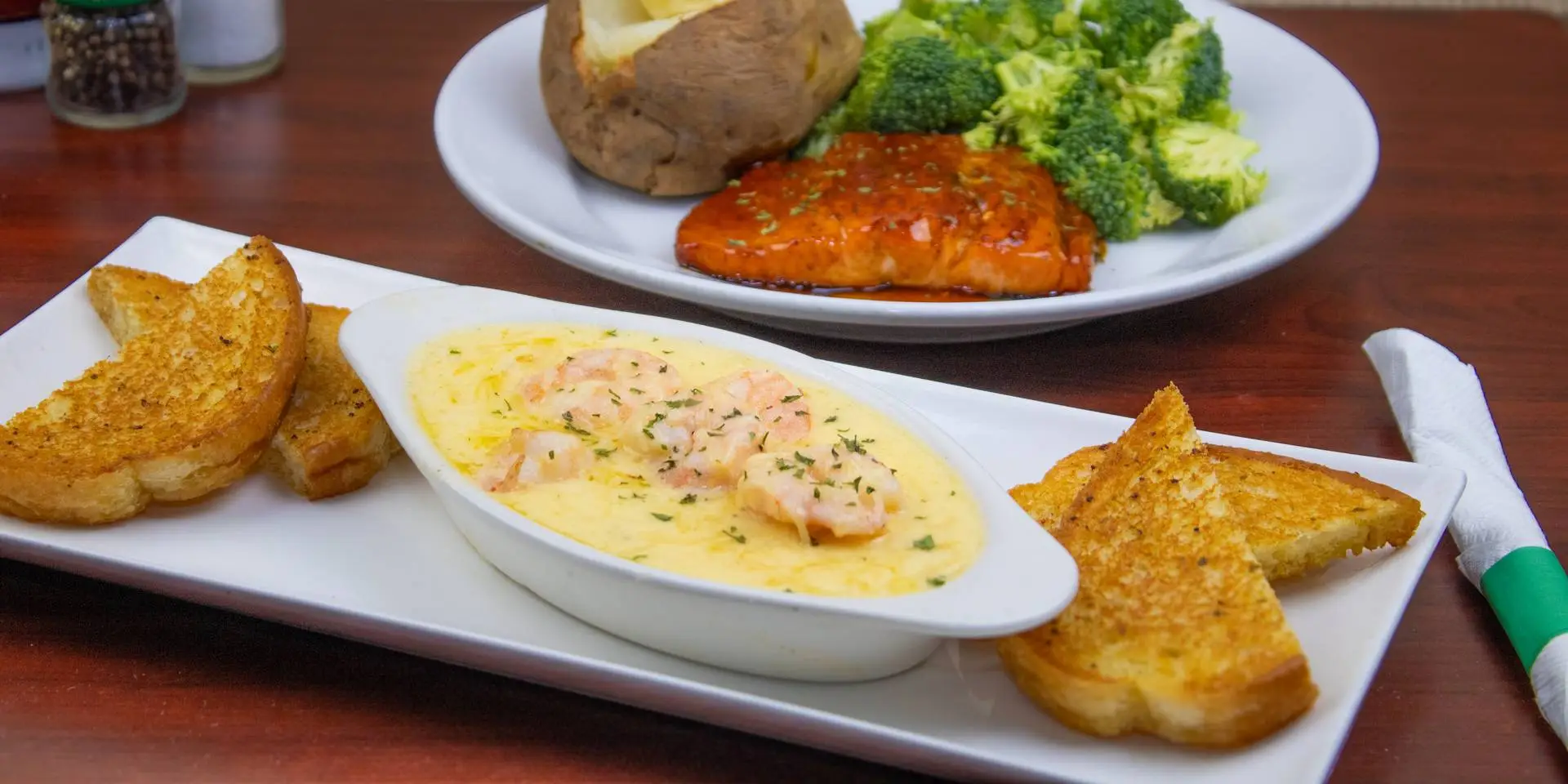 Ray's Hideaway Restaurant & Bar